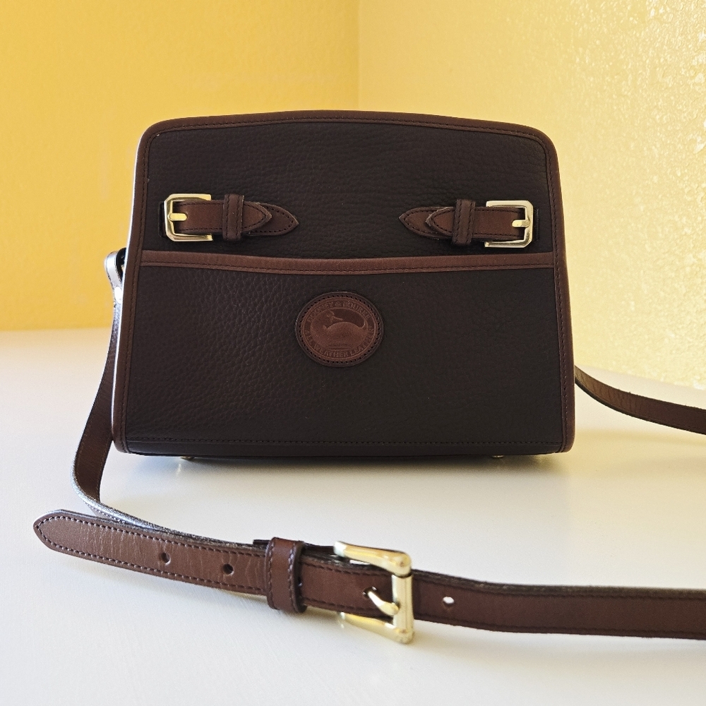 Vintage Dooney & Bourke Brown Zip Top Front Buckle Pebbled Leather Crossbody Bag - Picture 2 of 15
